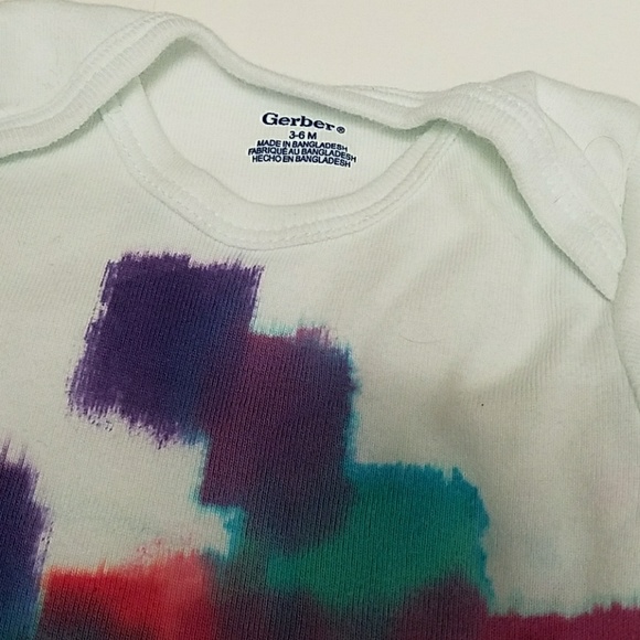 Tie-dye Gerber onesie Age 3 to 6 months - Picture 2 of 3
